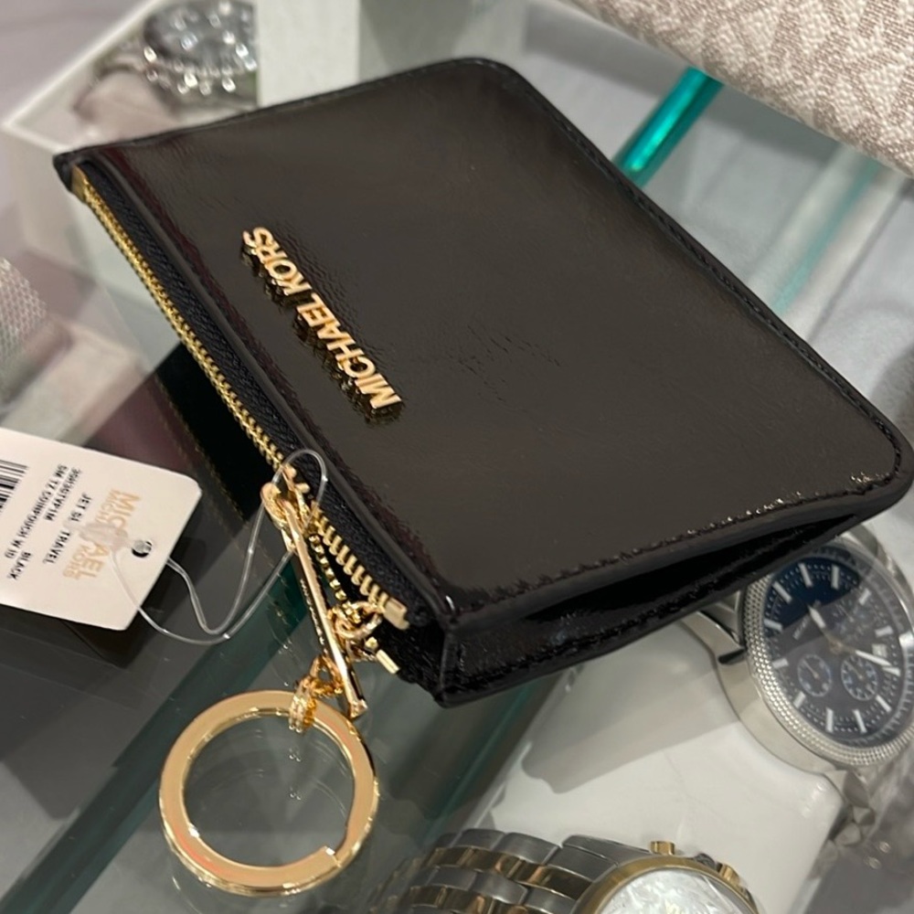 MICHAEL KORS
Jet Set Travel Small Top Zip Coin Pouch With ID Keychain 
Black
NWT